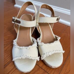 TOMMY BAHAMA Fringy Cream Canvas Savina Espadrille Wedge Sandles sz- 7.5